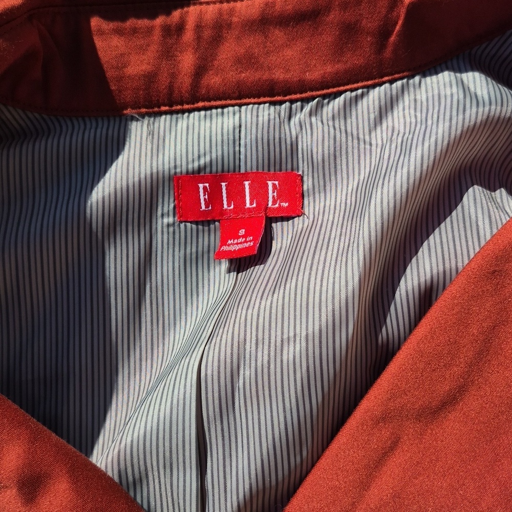 Elle Rust Trench Coat Ruffle Bottom Button Front With Belt Size Small - Picture 5 of 6